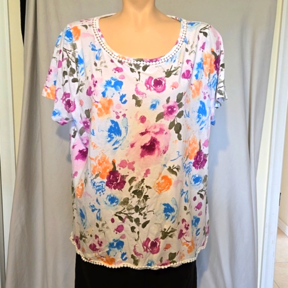 Chico's white floral tee shirt